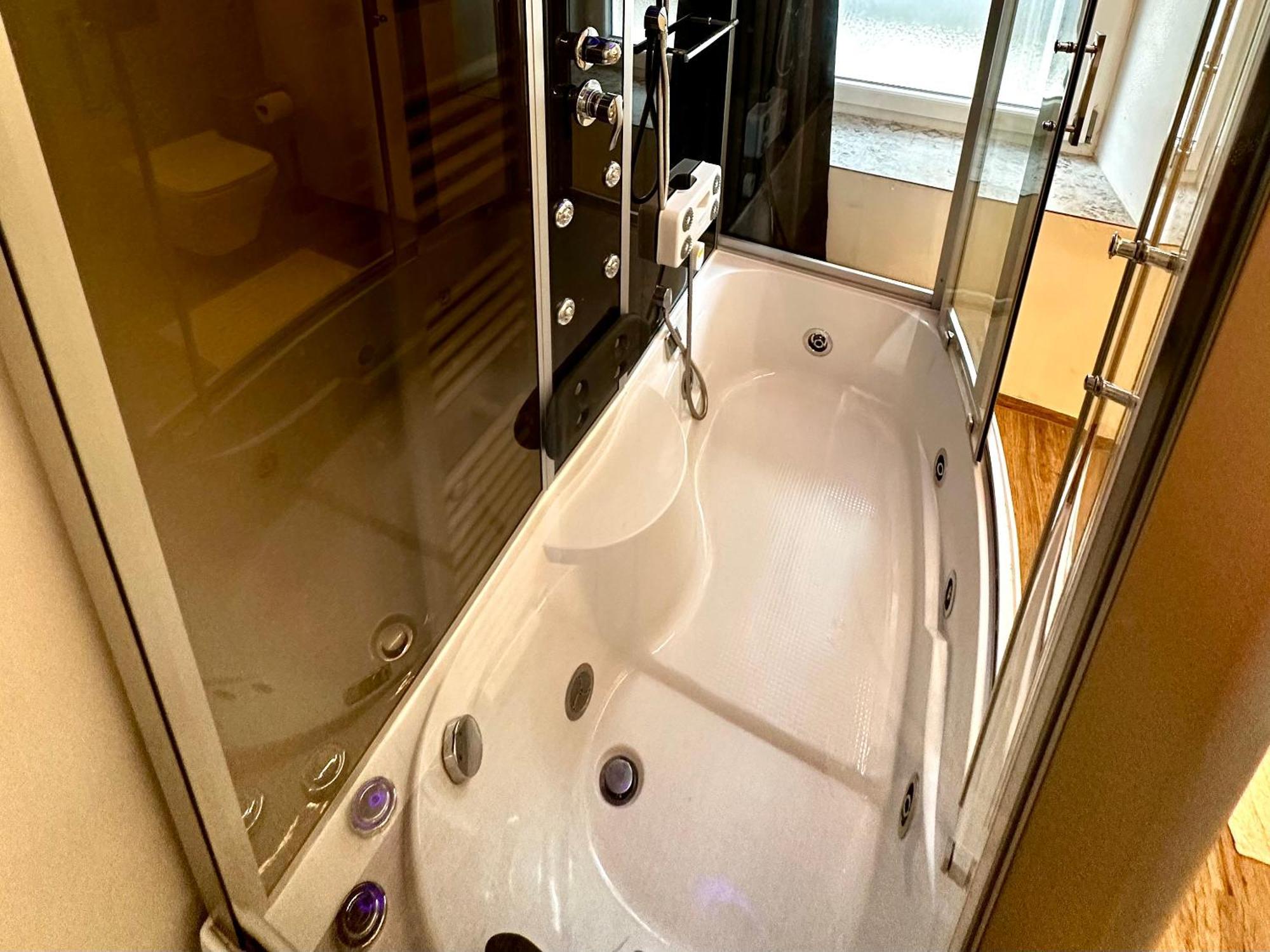 Beefree Whirlpoolsuite34-free Parking & Fast Internet Passau